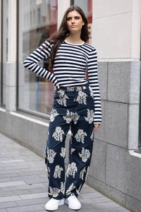 Amaya: Mae Embroidered Barrel Jean Dark Blue